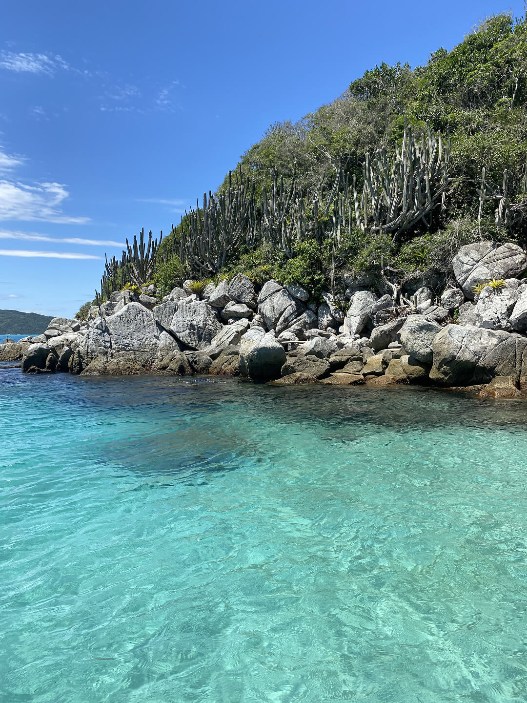 Foto da enseada do Guriri